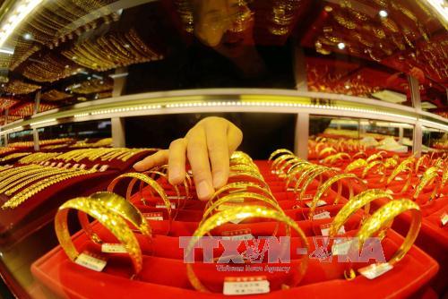 Giá vàng tiếp tục giảm 